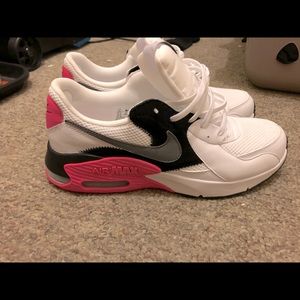 Women’s Nike sneakers